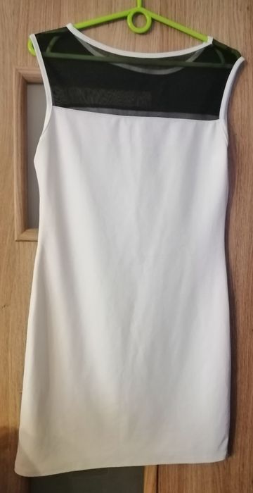 Sprzedam sukienkę bez rękawów