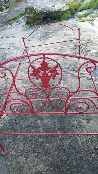 Cama de ferro antiga