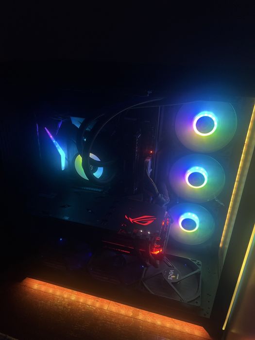 PC Gamer + Monitor Curvo 27” + Combo Razer de brinde