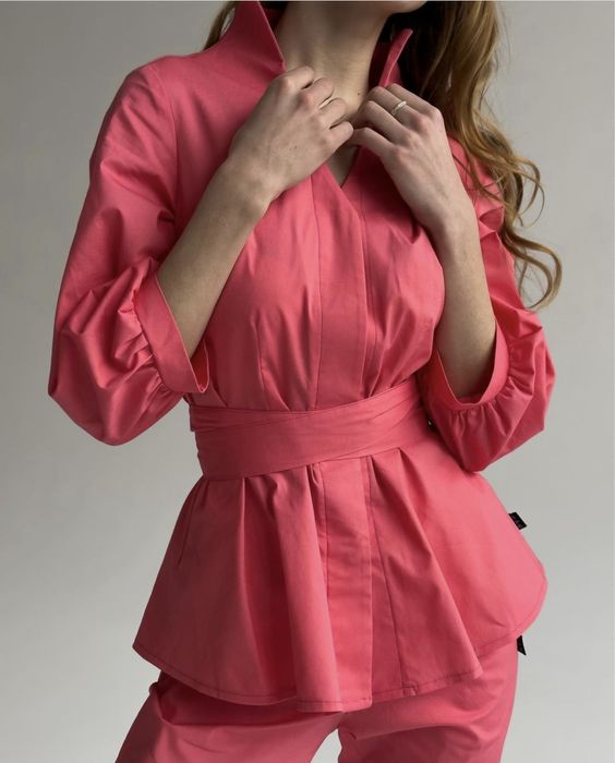 Медичний костюм коралового кольору