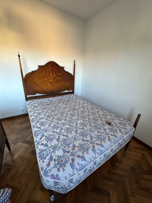 cama, guarda roupa e  2 mesinhas cabeceira ( sem colchao)