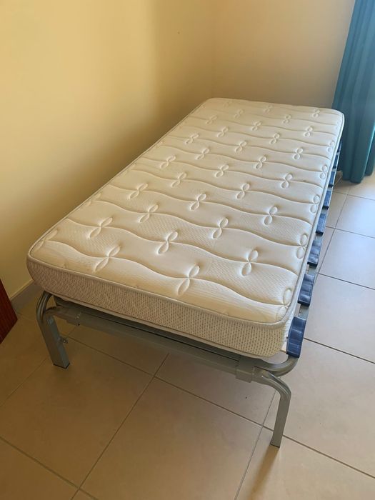 Cama de solteiro com colchão