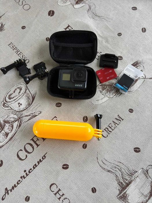 GoPro Hero 7 Black, 2 baterias, cartão SD e vários acessórios