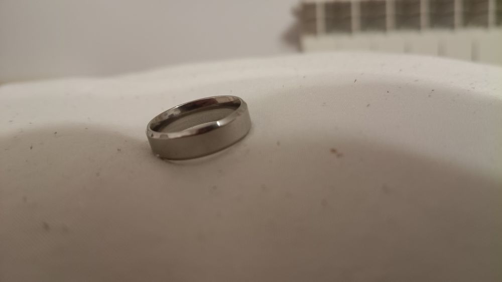 Pierśćionek na palec, stylowy minimalistyczny