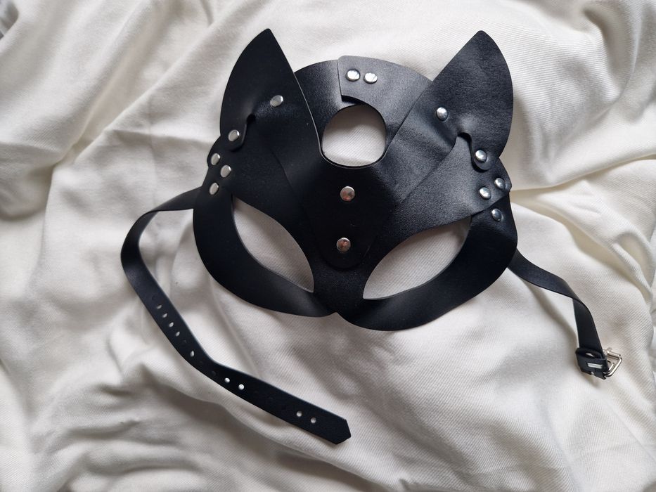 Maska kota skórzana