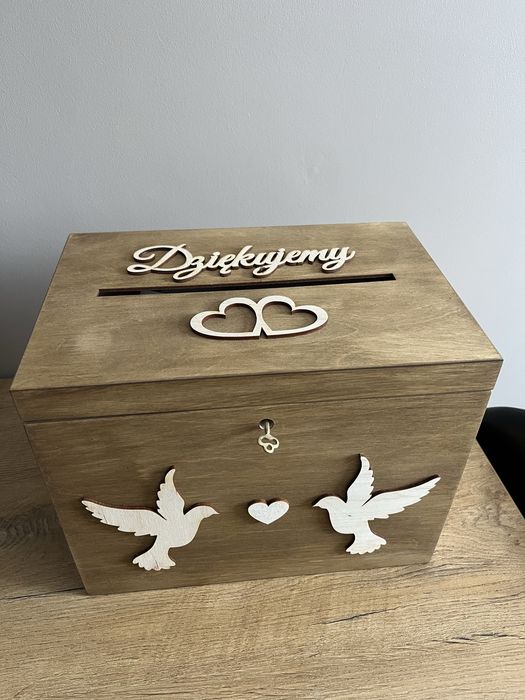 Drewniana skrzynka na koperty