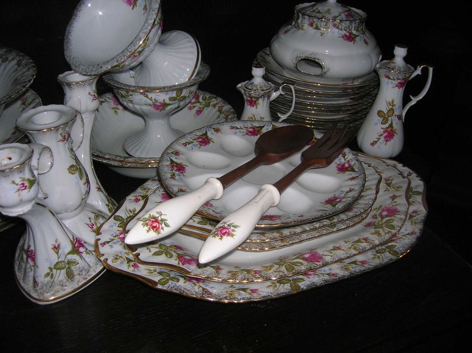 serwis  chodzież   -  iwona  { nowy 166 elem. - oryginalny ]