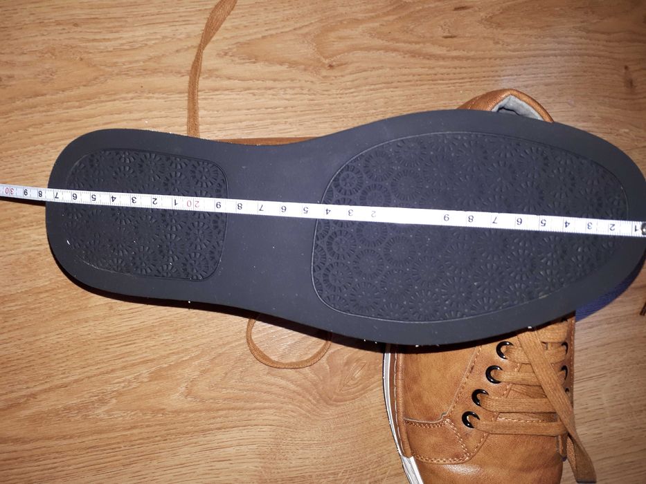 sprzedam męskie buty sportowe roz.40