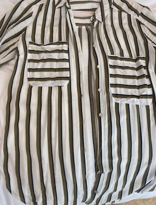 Camisa às riscas verde