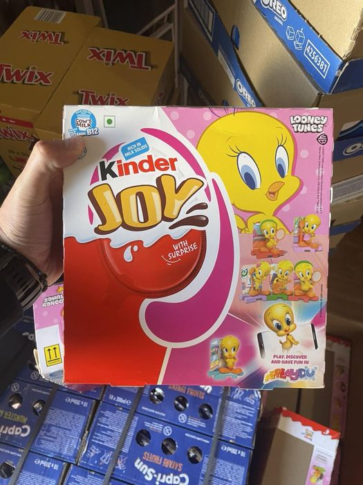Яйце Кіндер Джой Луні Тюнс 20г / яйце Kinder Joy Looney Tunes 20g