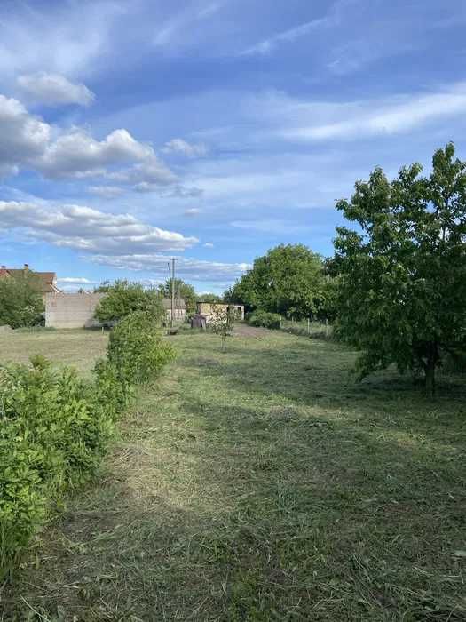 Продаж ділянки   25 соток в Центрі Підгороднього  вул. Червона