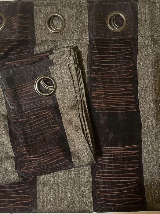 CORTINADOS de argolas castanhos com transparência