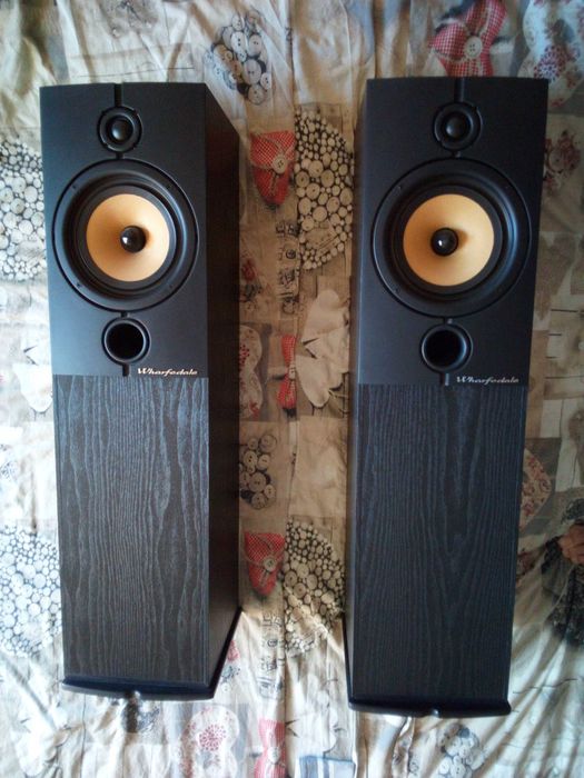 Акустичні системи Wharfedale 8.3