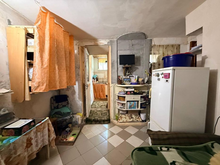 Продам 2 кімнатну на Болгарській. (3-346-330)
