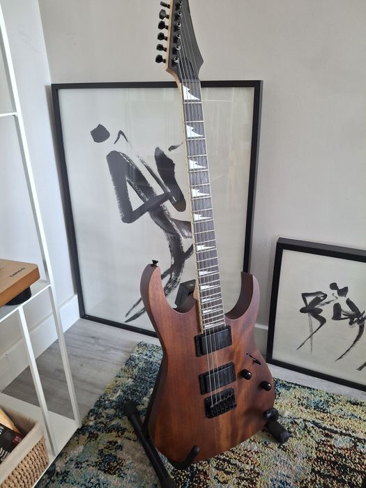 Guitarra Ibanez Gio GRG 121DX com acabamento Walnut (WNF)