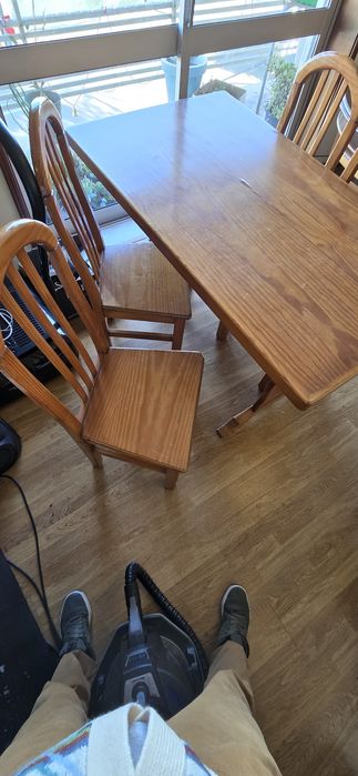 Conjunto de mesa mais cadeiras