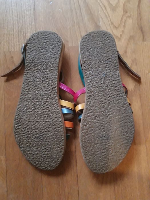 Sandálias de couro colorido de sola rasa (38)