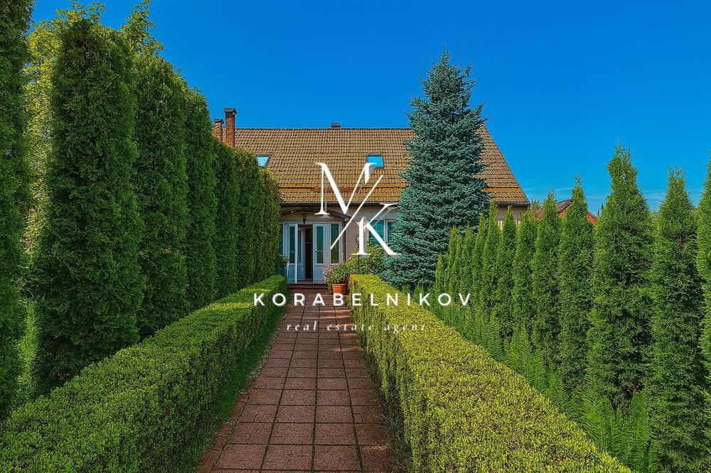 Садовий центр з рослинами 70 сотих, будинок 210м2, теплиця 600м2, газ