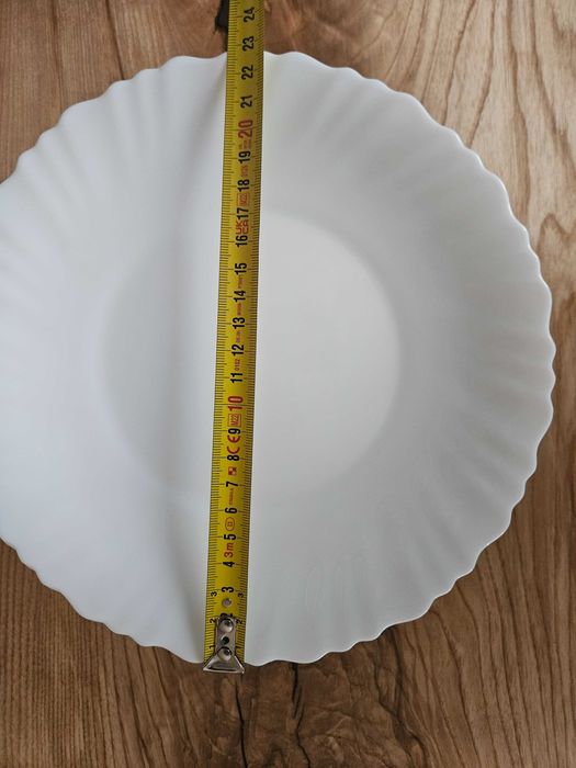 Komplet talerzy z białego duralexu