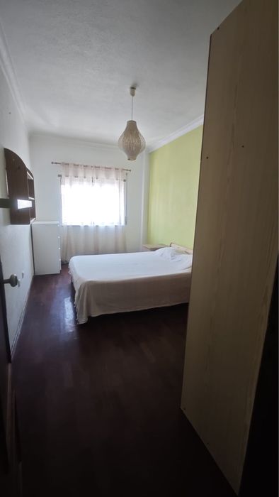Alugo quarto no Barreir