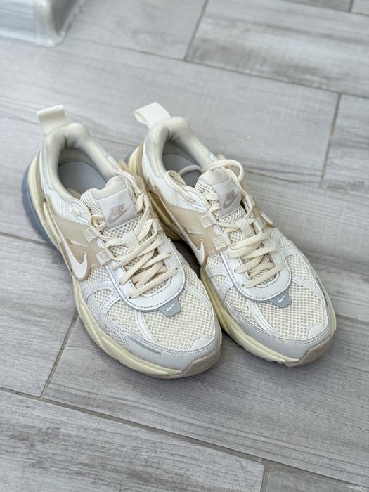Продам кросівки NIKE V2K run