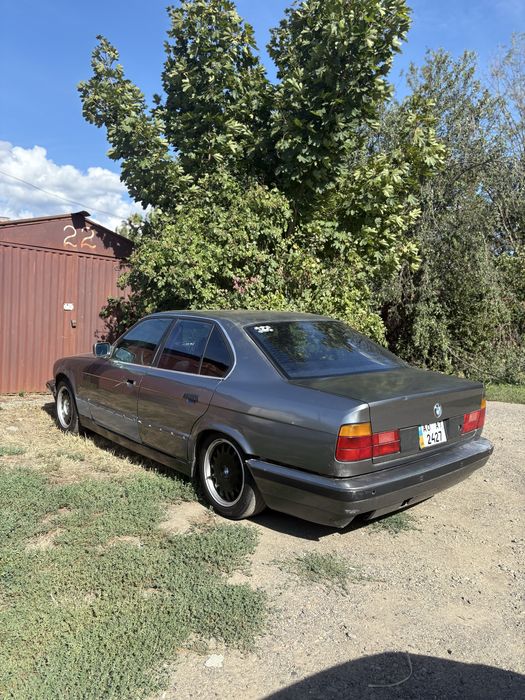 Продам бмв е34 .