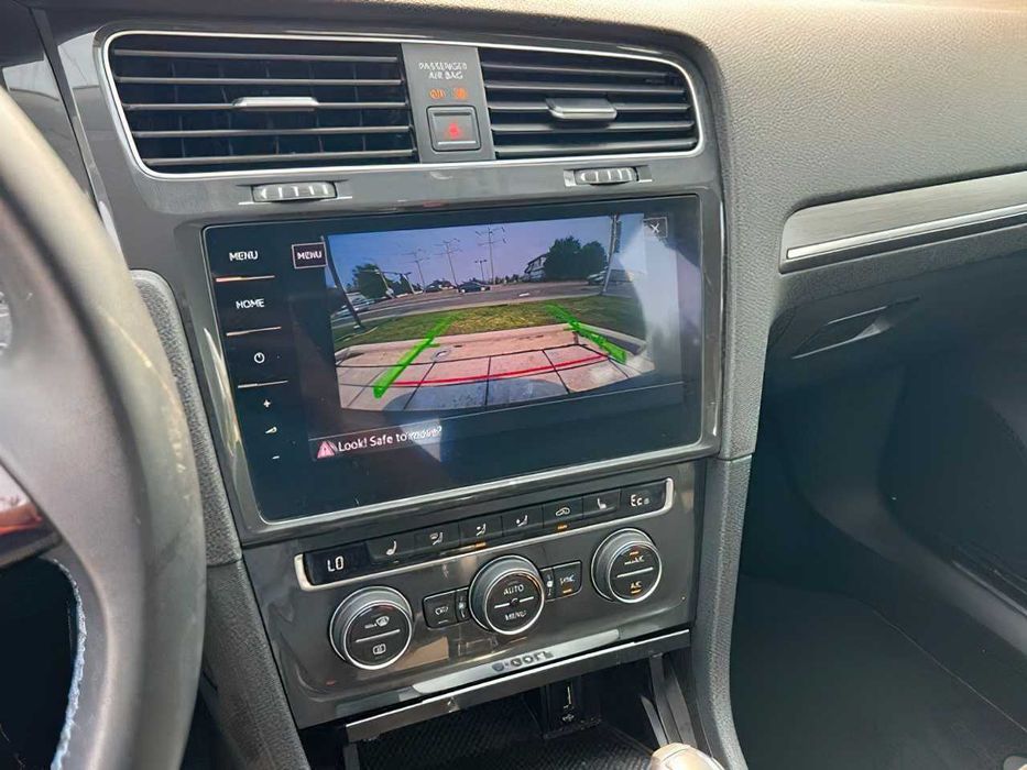 Volkswagen e-Golf SE      2019