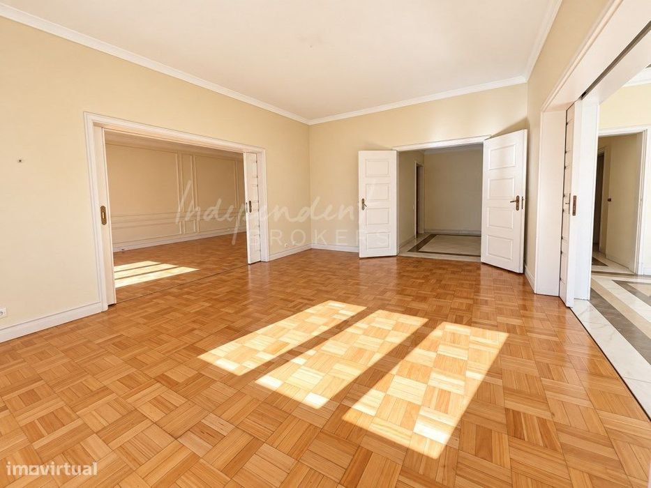 Apartamento T5 Para Arrendamento [Avenida António Augusto Aguiar]
