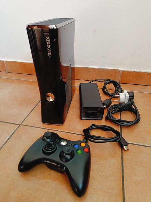 Xbox 360 Slim +pad +1 gry / Konsola xbox360