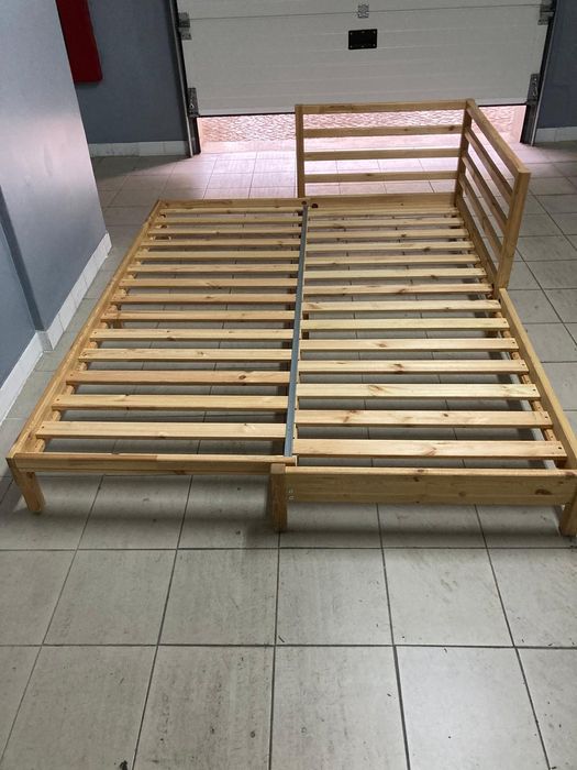 Cama dupla (2 colchões individuais) / sofá