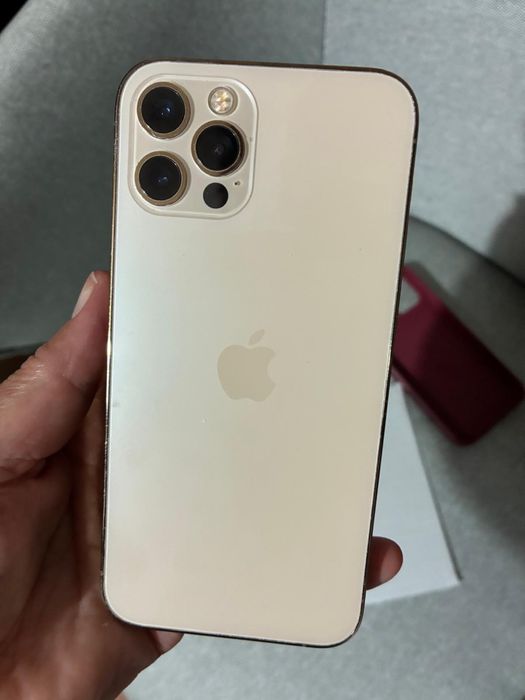 Iphone 12 dourado