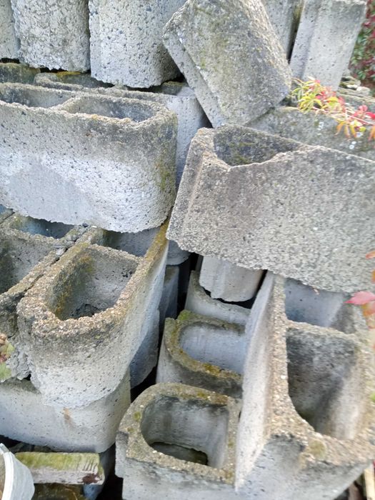 Pustaki betonowe, gruz. Oddam darmo