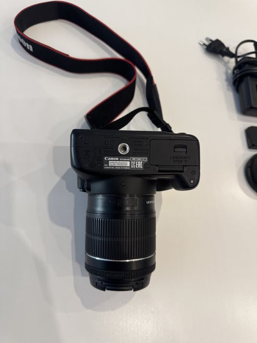 Canon EOS 100D + EF-S 18-55mm 1:3.5-5.6 IS STM