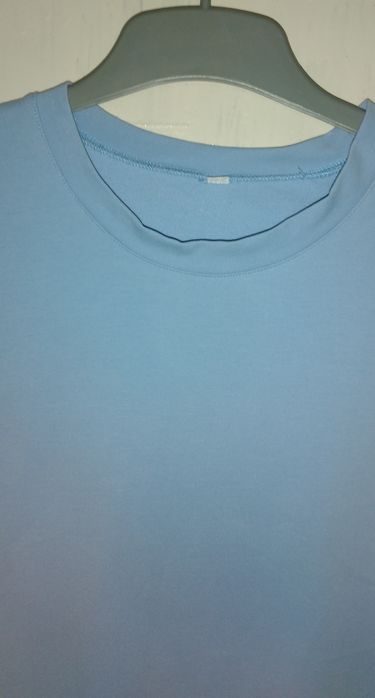 Сукня футболка блакитного кольору.