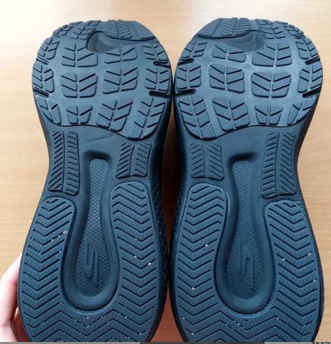 Czarne buty Sketchers do biegania-42