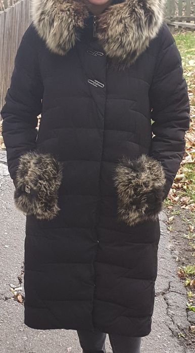 Продам теплу зимову  курточку,  лёгкое пальто