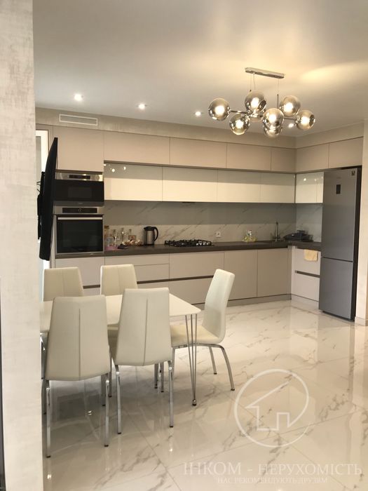 3к новобудова з приголомшливим виглядом з вікон