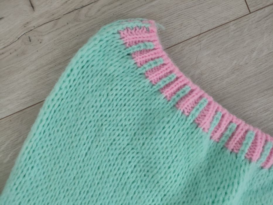 Sweter z krótkim rękawem