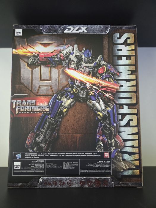 Optimus Prime Revenge of the Fallen DLX Threezero