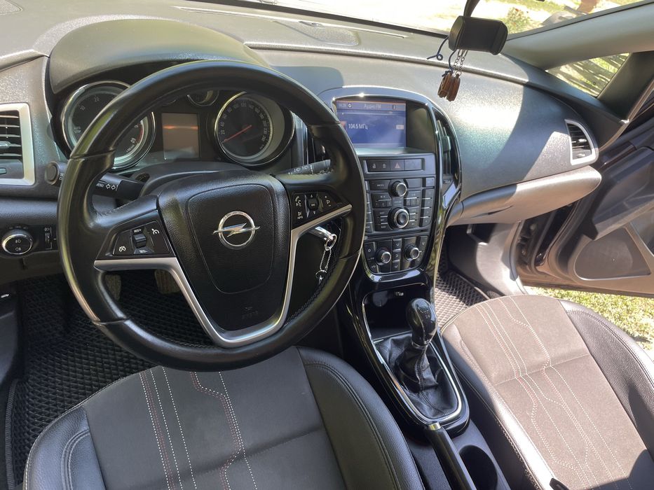 ТЕРМІНОВИЙ ПРОДАЖ Opel Astra j 2012 рік 1.3