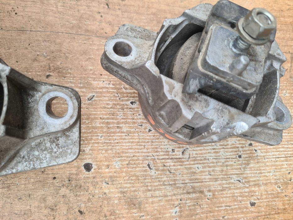 Jaguar F-Pace X761 17r 2.0d poduszka silnika lewa prawa