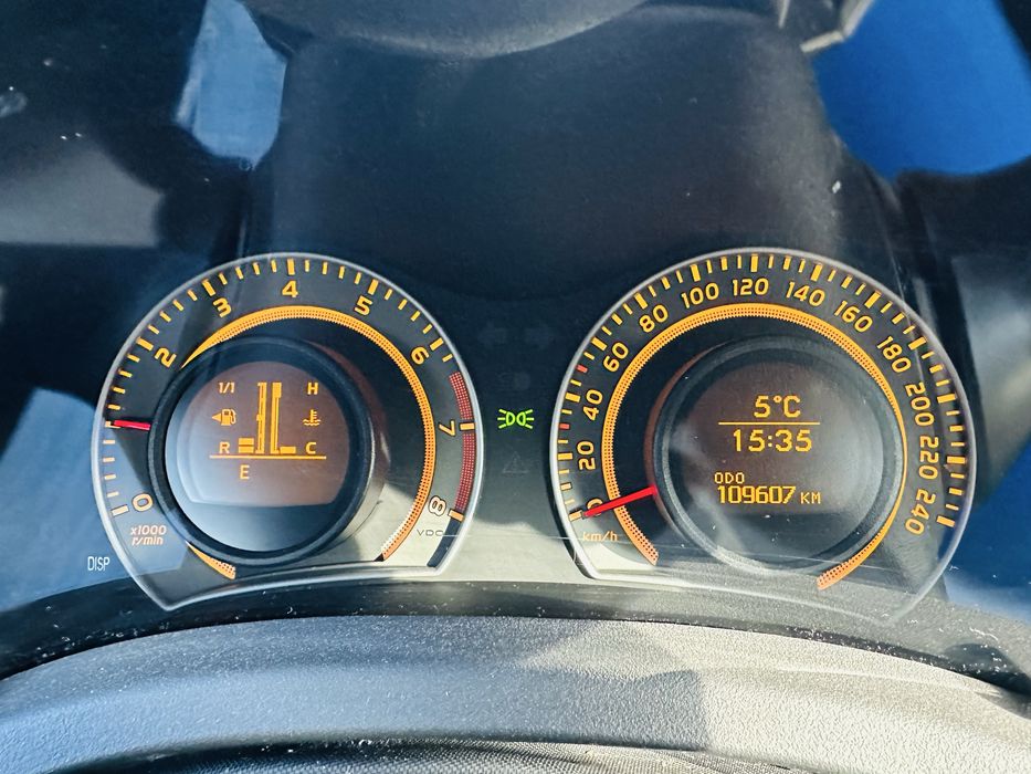 Toyota Auris 1.6benzyna automat 102tys km nowe opony opłaty 2027 klima