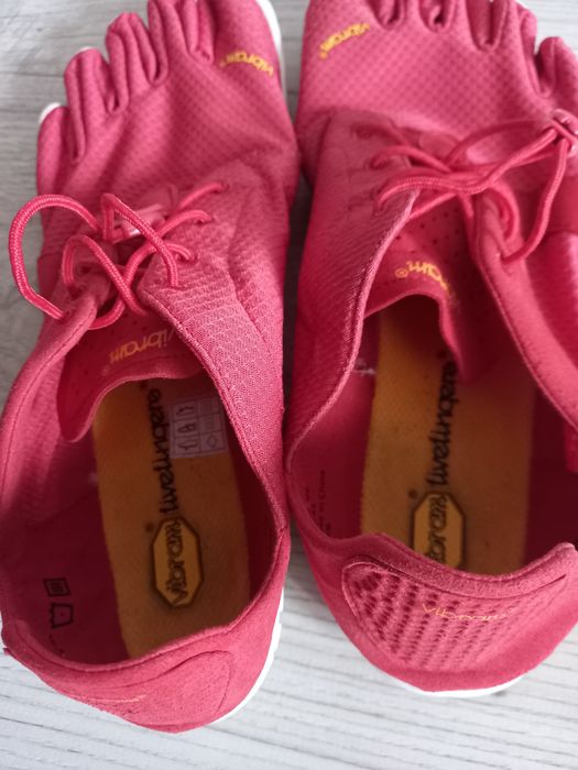 Продам кроссовки FIVEFINGERS