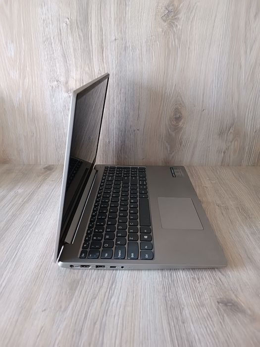 Ноутбук Lenovo Ryzen 8 по 3.6Gh 8GB SSD 256GB FHD VEGA 8