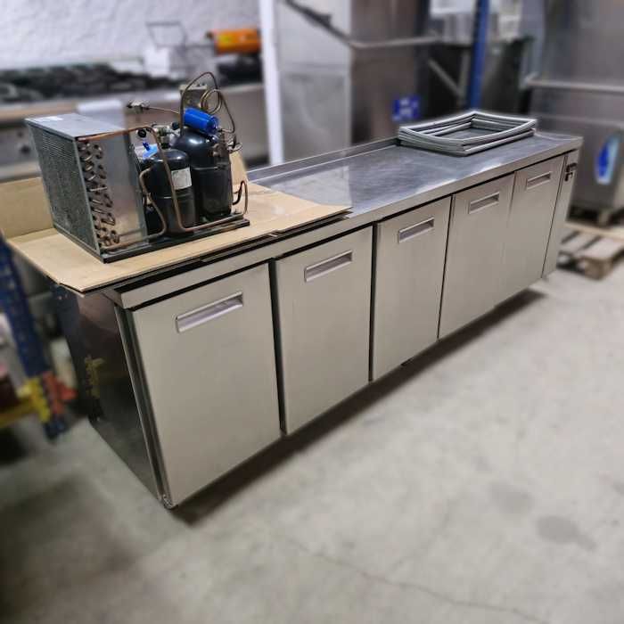 Bancada refrigerada com 5 portas com grupo compressor (2475x600x890mm)