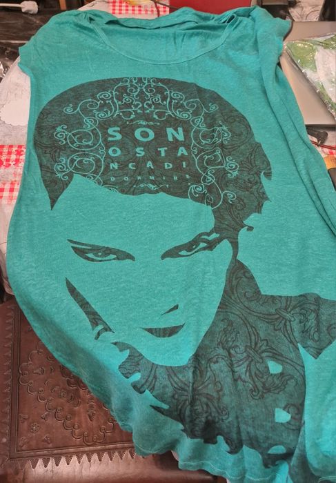 Vendo t-shirts, vestidos novos