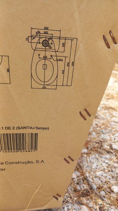 Sanita nova na caixa da marca a sequa