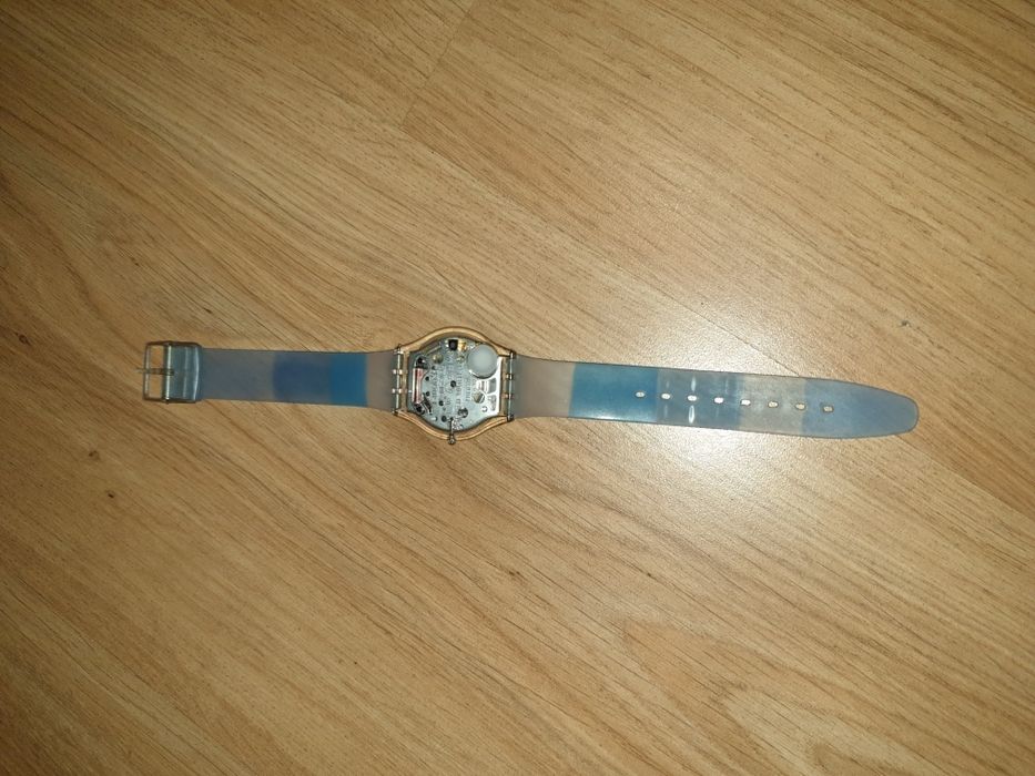 Vários relógios swatch