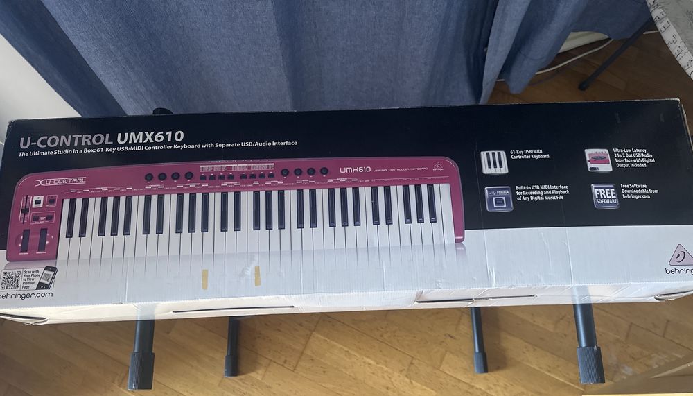 “Kit Home Studio – MIDI Keyboard + Interface de Áudio + Suporte”