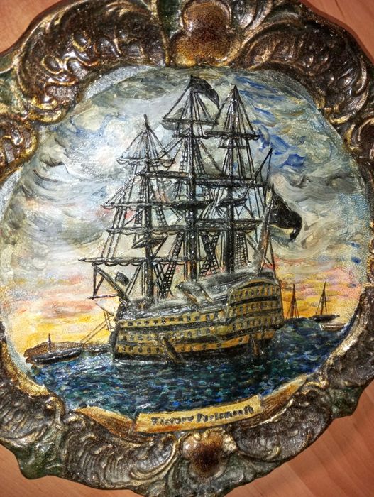 Декоративна об'ємна тарілка на стіну